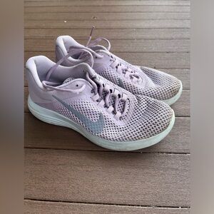 Woman’s Nike Shoes 9.5